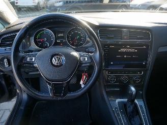 Volkswagen Golf e picture 11