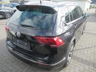 skadebil auto Volkswagen Tiguan 1.5TSI 150pk DSG-Aut. R-LINE Climatronic Leer Navi Panorama-D Camera ..... 2020/6
