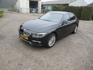 krockskadad bil auto BMW 3-serie 318i Luxury 2018/3