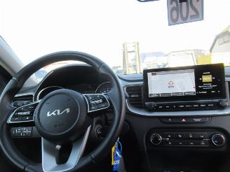 Kia Xceed 1.0T-GDI 32.459km!! Airco Navi Camera CruiseControl.... picture 17