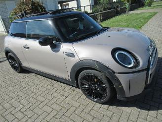 krockskadad bil auto Mini Cooper 1.5 Aut.Climatronic Leer Navi Camera Panorama/Schuifdak Stoel-Verwarming... 2023/8
