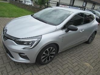 Unfallwagen Renault Clio Tce 90 Techno  Climatronic HalfLeer Navi Camera AmbientLight 2023/1