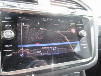 Volkswagen Tiguan 2.0TSI 190pk DSG Aut. 4MOTION 4x4  Climatronic Navi Camera TrekHaak-Klapbaar... picture 26