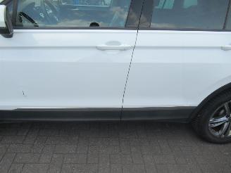 Volkswagen Tiguan 2.0TSI 190pk DSG Aut. 4MOTION 4x4  Climatronic Navi Camera TrekHaak-Klapbaar... picture 12