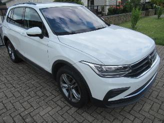 Volkswagen Tiguan 2.0TSI 190pk DSG Aut. 4MOTION 4x4  Climatronic Navi Camera TrekHaak-Klapbaar... picture 4