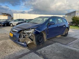 damaged Opel Astra Sport Tourer 1.4 Edition