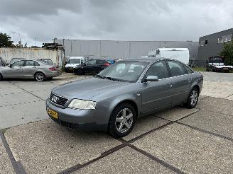 Unfallwagen Audi A6 2.4 5V Advance sedan Aut. 2000/4