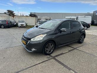 Unfallwagen Peugeot 208 1.2  VTI Envy 5drs 2012/12