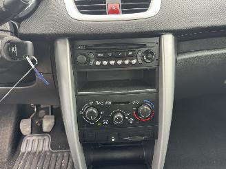 Peugeot 207 1.4 VTI Urban Move picture 9