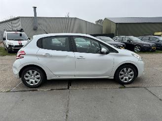 Peugeot 208 1.2 VTI Envy picture 19