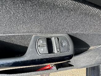 Opel Corsa 1.2 16v Berlin 5drs picture 6