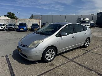 Vaurioauto  passenger cars Toyota Prius 1.5 VVT-I 2006/8