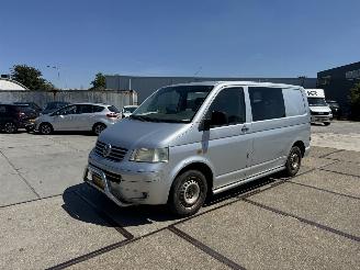 krockskadad bil bedrijf Volkswagen Transporter 2.5 TDI Aut. DC 2005/10