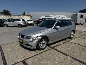 Vaurioauto  passenger cars BMW 3-serie 318i 2006/10