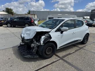 uszkodzony samochody osobowe Renault Clio 1.5 DCI Eco Authentique 2016/1
