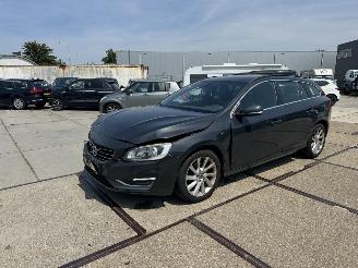 skadebil auto Volvo V-60 1.6 D2 R-Design 2014/10