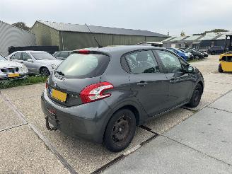 Peugeot 208 1.2 VTI Envy 5drs picture 3