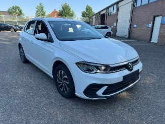 skadebil auto Volkswagen Polo Life 95PK Achteruitrijcamera PDC 2024/7