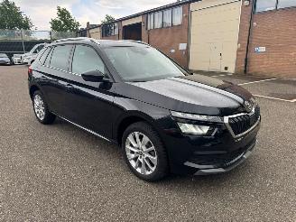uszkodzony samochody osobowe Skoda Kamiq Ambition PANO AUTOMAAT Keyless entry & GO Achteruitrijcamera trekhaak 2024/6