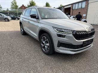 krockskadad bil auto Skoda Kodiaq 4x4 WD 190pk Sportline 2.0 Pano led kuipstoelen Leder 2022/2