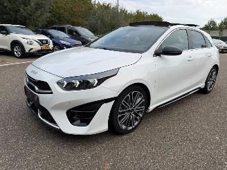 Damaged car Kia Ceed Cee\'d GT Line 160pk PANO Automaat LED 2023/5