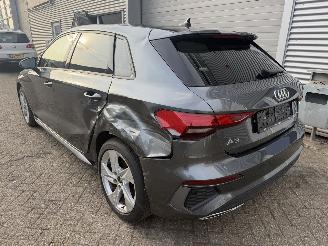 Audi A3 A3 S-line 40 TFSIe plugin hybrid start en rijd picture 2