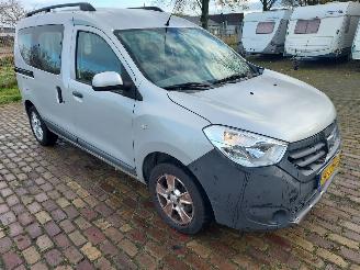 skadebil auto Dacia Dokker 1.2 Laureante + apk 2015/2