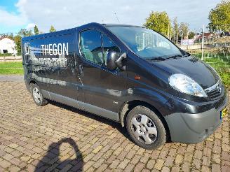 krockskadad bil bedrijf Opel Vivaro 2.0 CDTI L2H1 + apk 2010/2