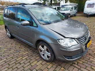 krockskadad bil auto Volkswagen Touran Comfortline 2.0 TDI 2010/2