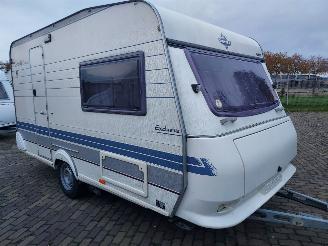 krockskadad bil caravan Hobby  Exclusive 400 Mover Voortent Fietsendrager 1998/2