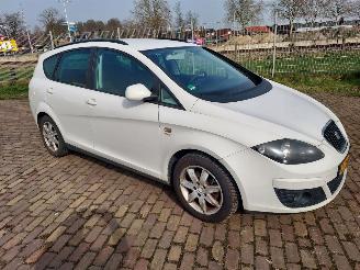 krockskadad bil auto Seat Altea xl 1.2 benzine + Apk 2010/11
