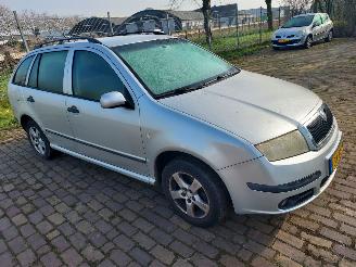 Schadeauto Skoda Fabia 1.4 + Airco  350 euro vaste prijs 2004/11