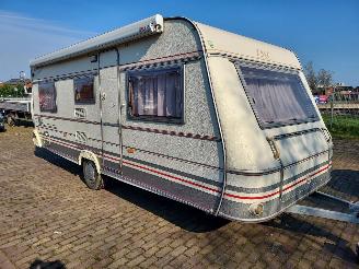 Vaurioauto  caravans LMC  555K Dominant Enkele bedden+ Omnistor 1996/8