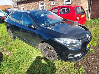 Schadeauto Renault Mégane 1.5 DCi Bose + Apk AUTOMAAT 2014/8