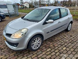 Schadeauto Renault Clio 1.2   deurs 2009/4