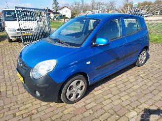 krockskadad bil auto Kia Picanto 1.0 i + apk 2010/6