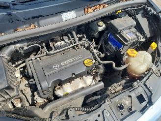 Opel Corsa 1.2i 5 deurs + airco picture 11
