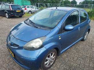 Toyota Aygo 5 deurs picture 2