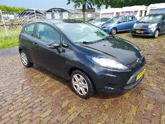 uszkodzony samochody osobowe Ford Fiesta 1.3i Airco + Apk 2011/2
