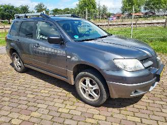krockskadad bil auto Mitsubishi Outlander 2.0 Benzine 2 wheel drive 2007/3