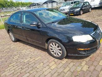škoda osobní automobily Volkswagen Passat 1.6 FSI Trendline Sedan 6 bak 2005/6