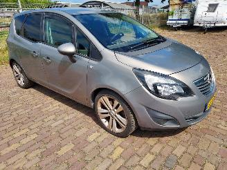 damaged passenger cars Opel Meriva  2011/5