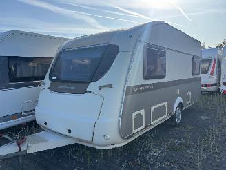 Schade caravan Avento  Gran Turismo 470TCB Enkele bedden Mover Voortent 2006/3