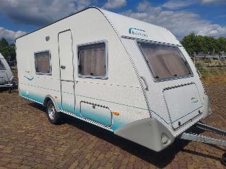 krockskadad bil auto Eifelland  Stapelbed 500 Holiday 2001/7