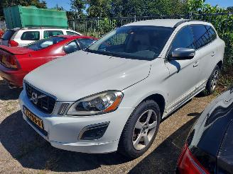 Damaged car Volvo Xc-60 2.0 Benzine AUTOMAAT 2011/2