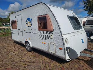 krockskadad bil caravan Knaus  Azur 450 FU Mover en Luifel Frans bed 2006/6