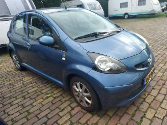 uszkodzony samochody osobowe Toyota Aygo 5 Deurs 2009/1