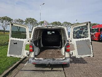 Volkswagen Transporter 1.9TDI picture 11