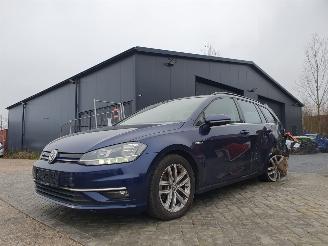 Damaged car Volkswagen Golf Variant 2019/10
