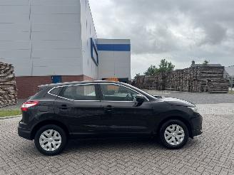 Damaged car Nissan Qashqai 1.5 DCI  81Kw AIRCO 2015/1